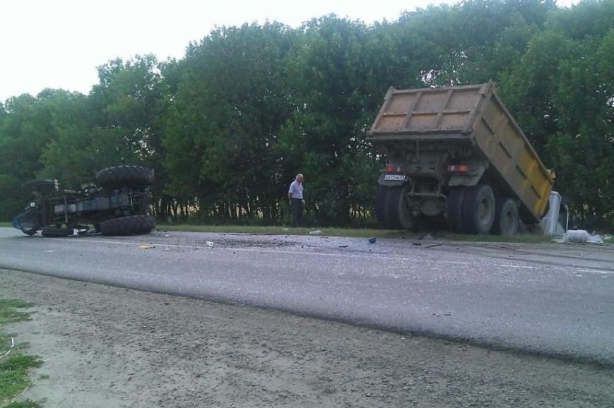 В Белгородской области грузовик протаранил скутер, погибла женщина (фото) - фото 1