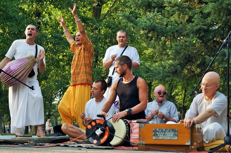 В парке Ленина открыли фестиваль уличных артистов «Белгородский Арбат-2015» (фото) - фото 1