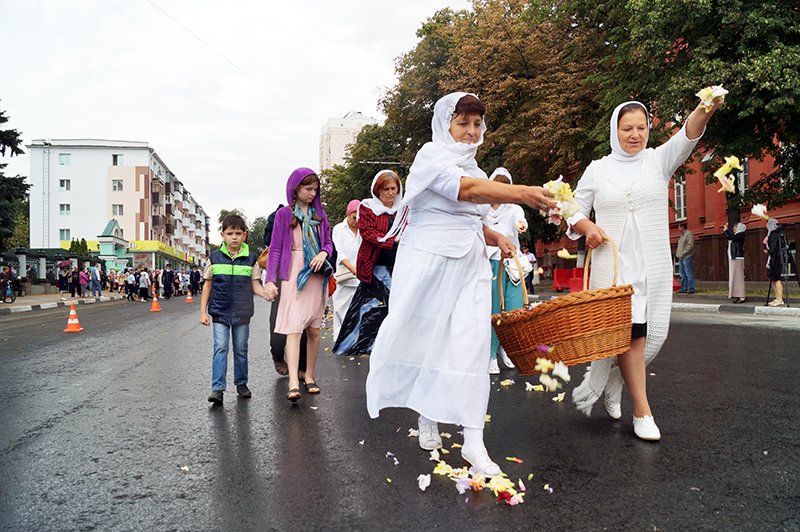 В православный праздник Преображения Господня по улицам Белгорода пронесли мощи святителя Иоасафа (фото) - фото 4