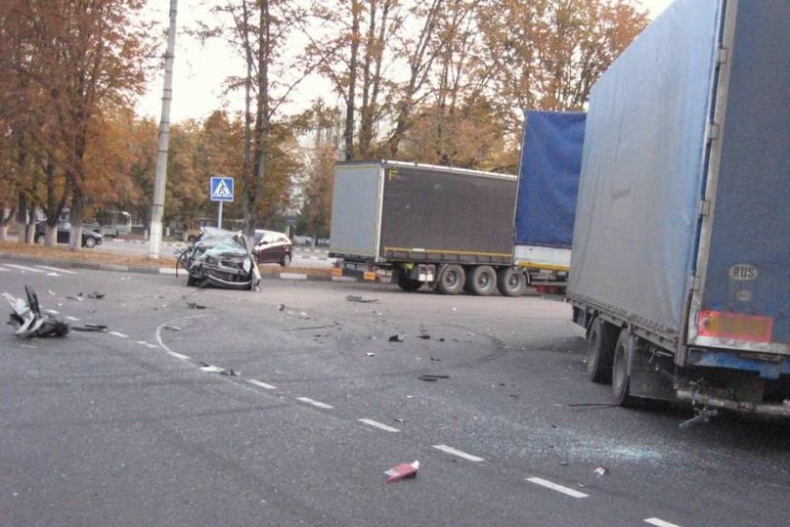 В Белгородской области в ДТП погиб водитель микроавтобуса (фото) - фото 1