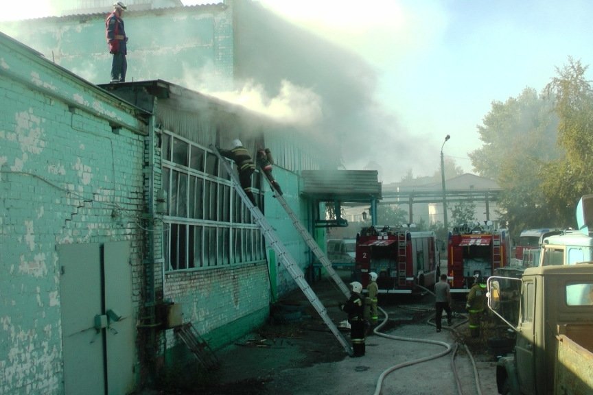 В Белгороде загорелся завод «КонПроК» (фото) - фото 1