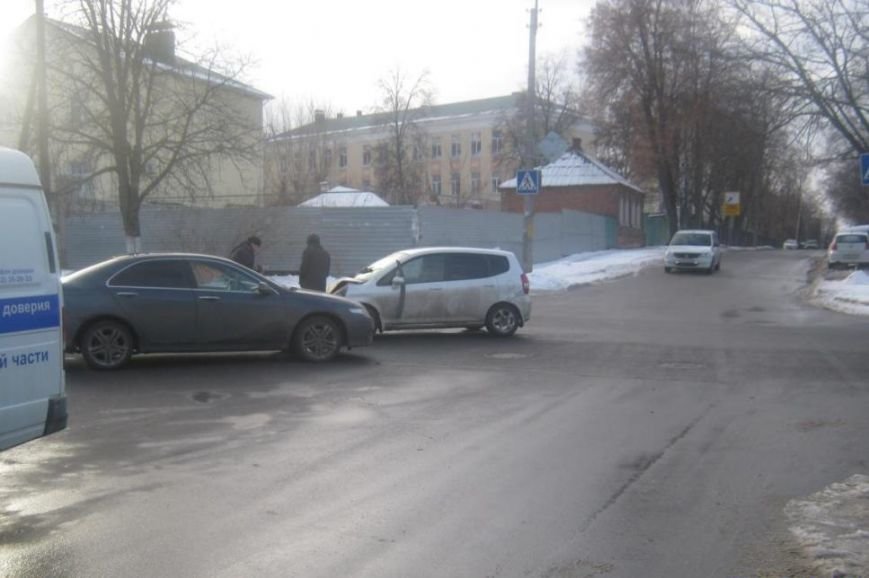 В Белгороде маршрутка сбила девушку на пешеходном переходе (фото) - фото 1