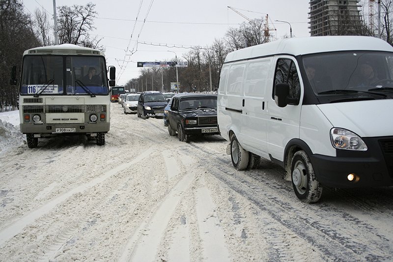 Спасатели просят белгородцев отказаться от личного автотранспорта из-за снежного бурана (фото) - фото 3
