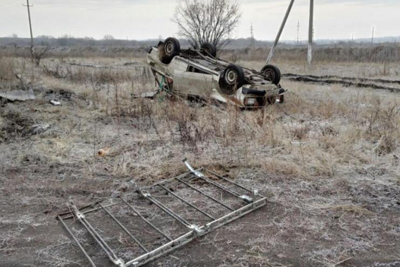 В Белгородской области в столкновении легковушки с фурой погибли два человека (фото) - фото 1
